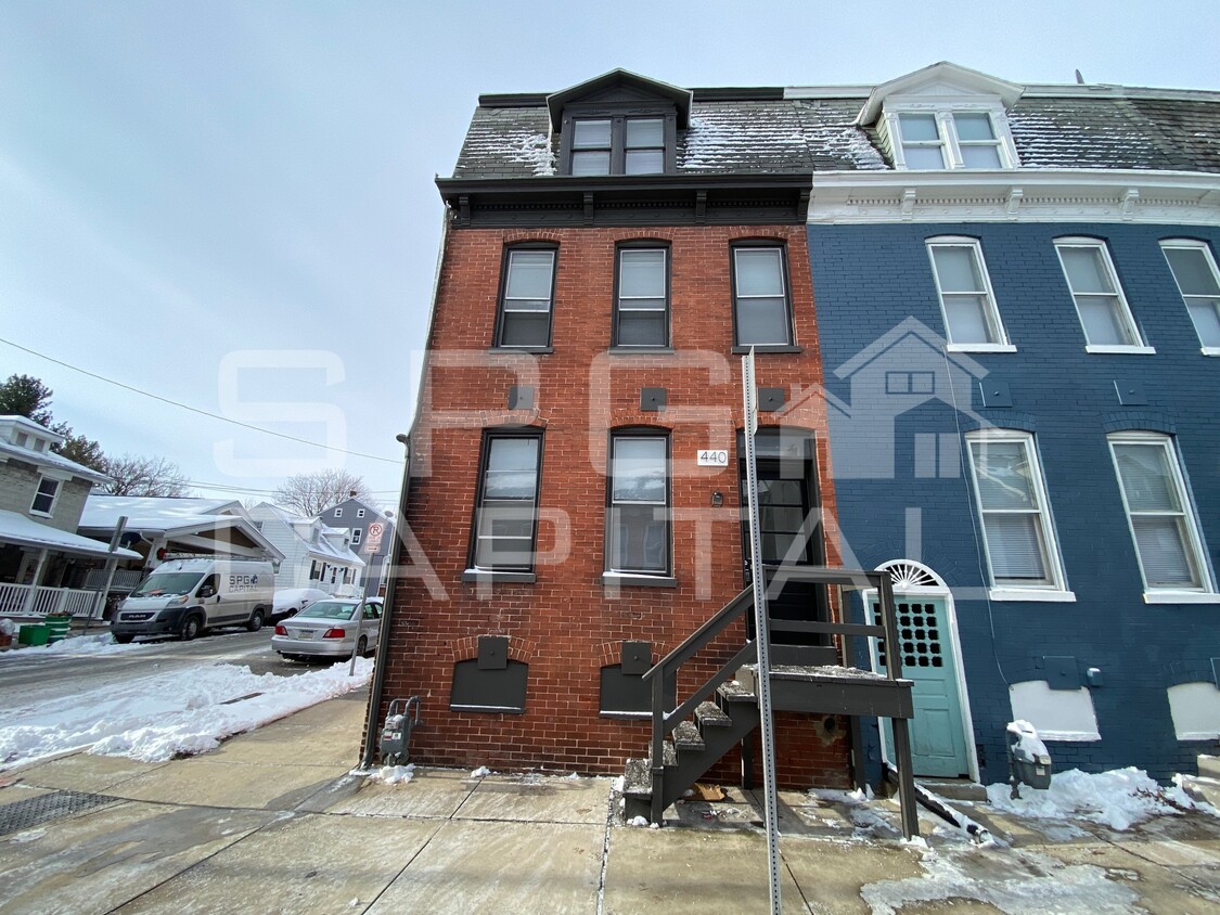 Foto principal - 440 Juniper St