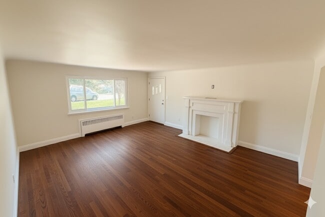 Building Photo - 6035 Oakwood Ave