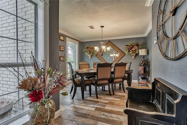 Foto del edificio - 5829 Sycamore Bend Ln