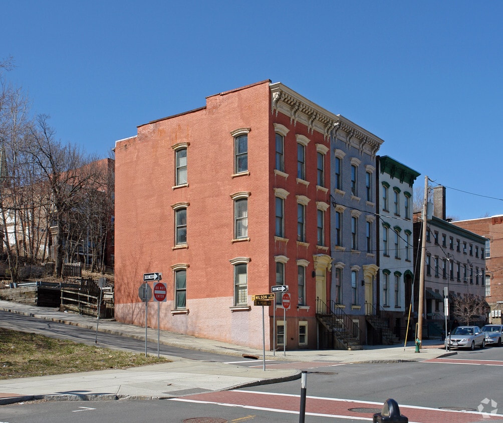 Building Photo - 192-194 N Pearl St