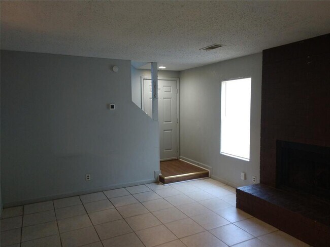 Foto del edificio - 6105 Conti Ct