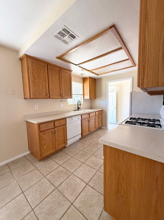 Building Photo - 7028 Cholla Ave