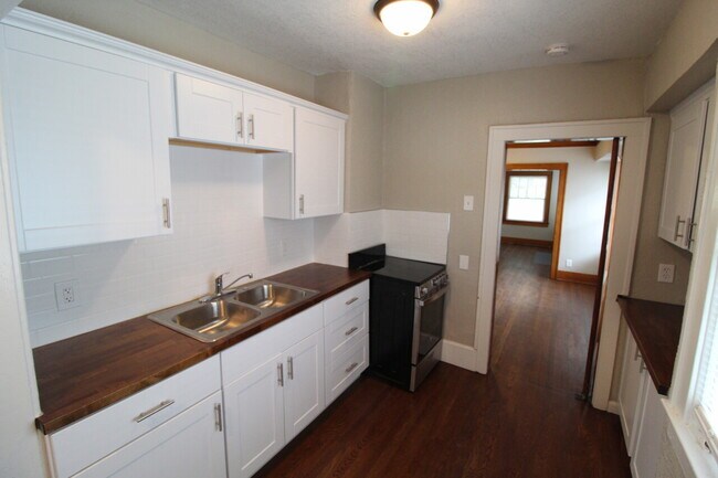 Building Photo - 5421 Lydia