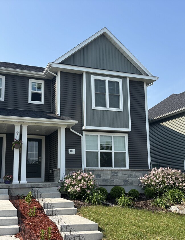 Foto del edificio - 631 Hillcrest Dr