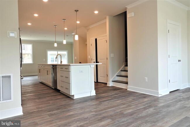 Building Photo - 1206 Vermeer Ave