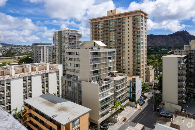 Aerial Photo - Tradewinds Plaza