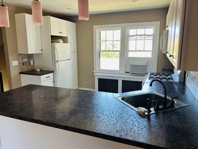 Building Photo - 11 Elliott Pl