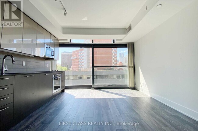 Building Photo - 403 Church St