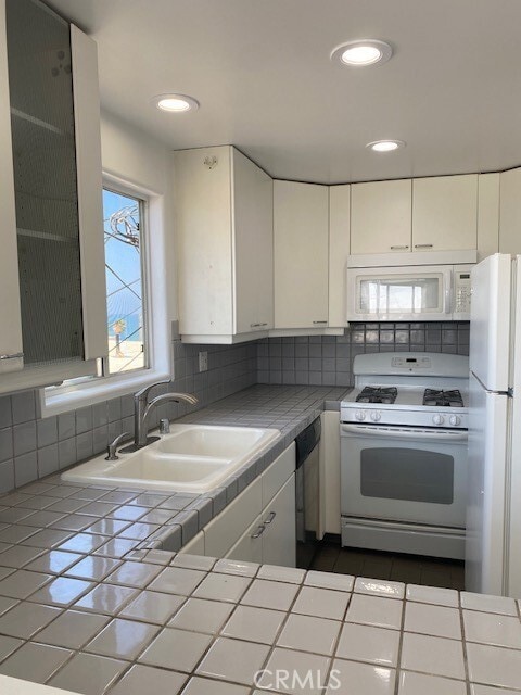 Building Photo - 205 Shell St