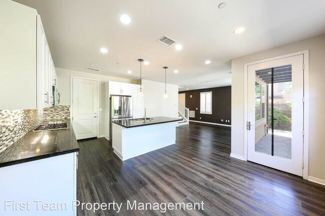 Building Photo - 3 br, 2.5 bath House - 58 Clover