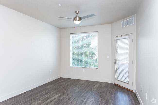 2BR, 2BA - 989SF - Living Room - Canyon View Crossing