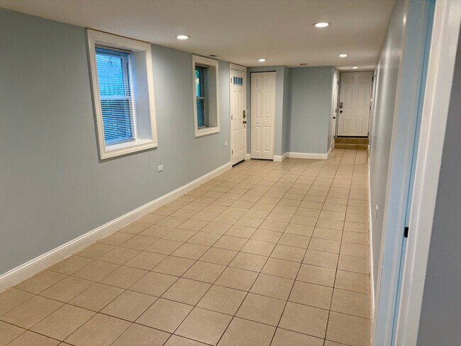 Foto del edificio - 4240 N Bernard St