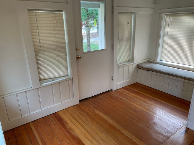 Foto del edificio - 325 N Jefferson St