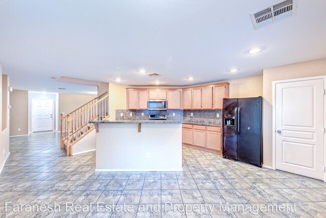 Building Photo - 3 br, 2.5 bath House - 670 Port Talbot Ave