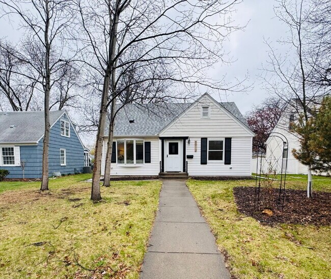 Foto del edificio - 6012 Logan Ave S