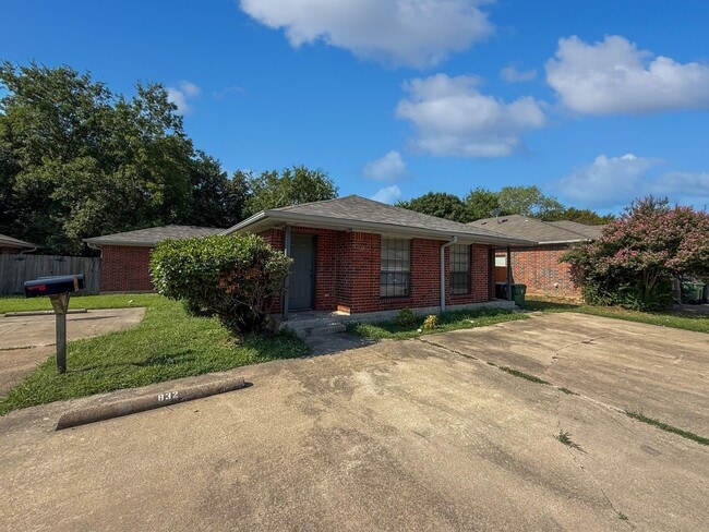 Building Photo - 832 Mirabell Ct