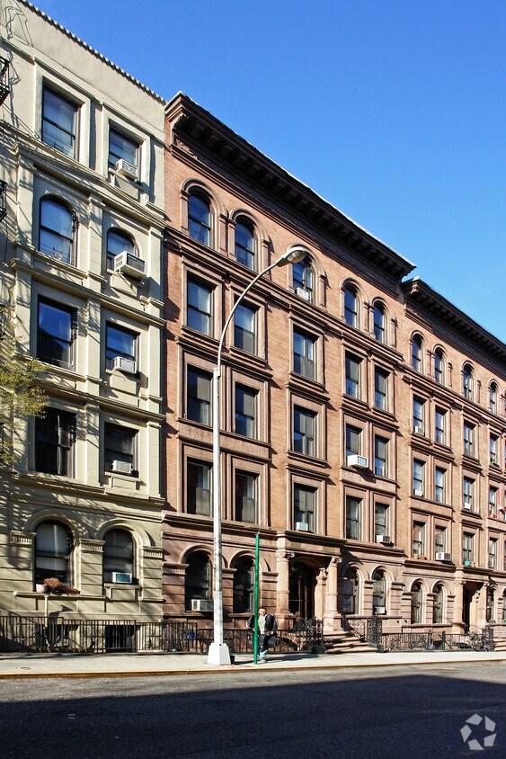 Building Photo - 176 W 81st St