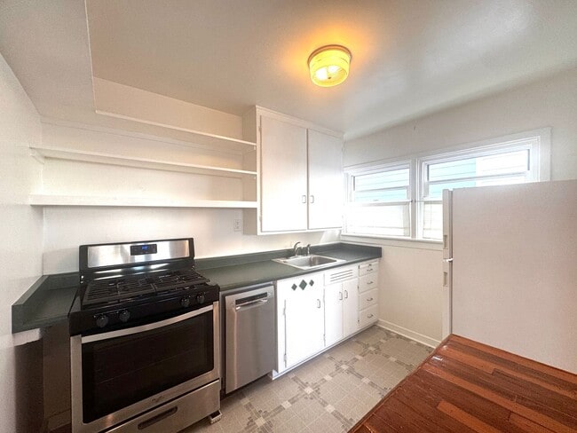 Building Photo - Mission District: Cottage-Like Apartment w...