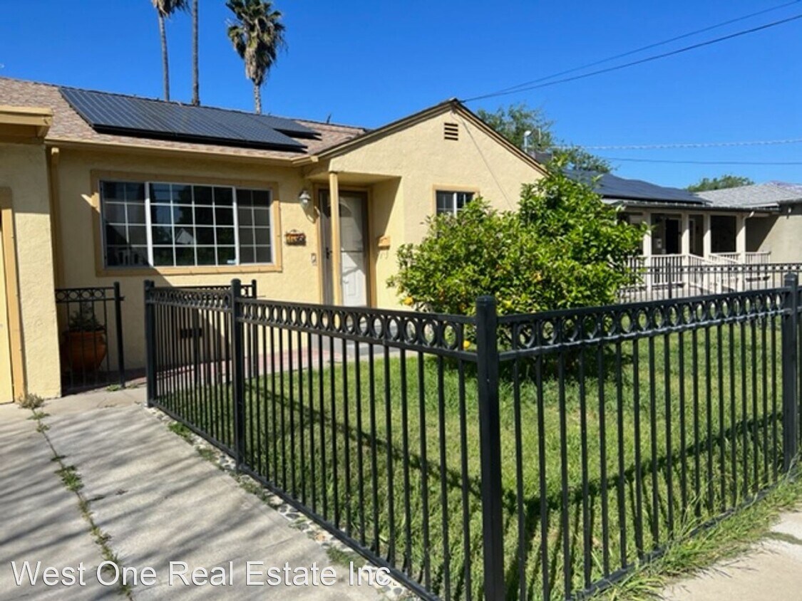 Primary Photo - 3 br, 2 bath House - 135 W Emerson