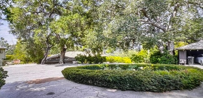 Building Photo - 2105 Via Venado St