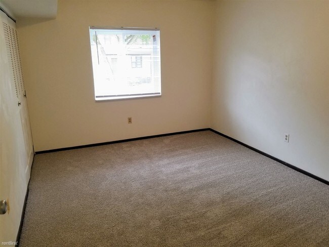 Building Photo - 2 br, 1 bath Apartment - 302 3rd Street #12