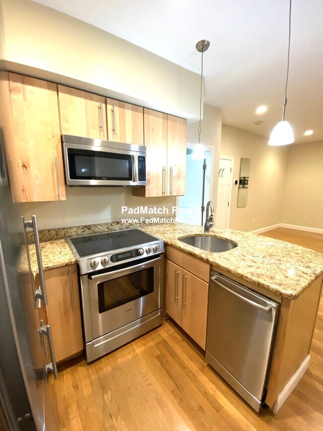 Kitchen - 328 Commercial St