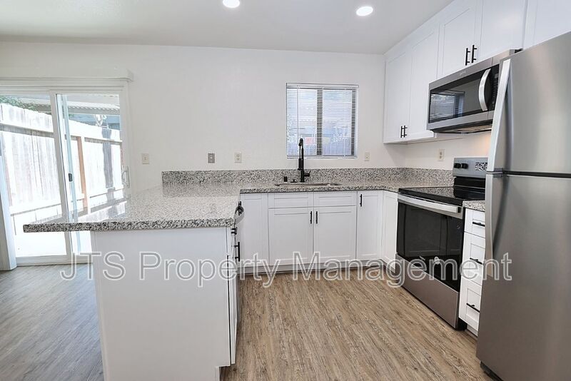 Foto principal - 5848 Alorn Ln