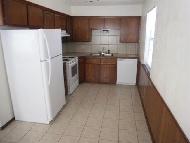 Building Photo - 304 Chalmette Dr