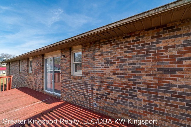 Building Photo - 96 Lynnwood Dr