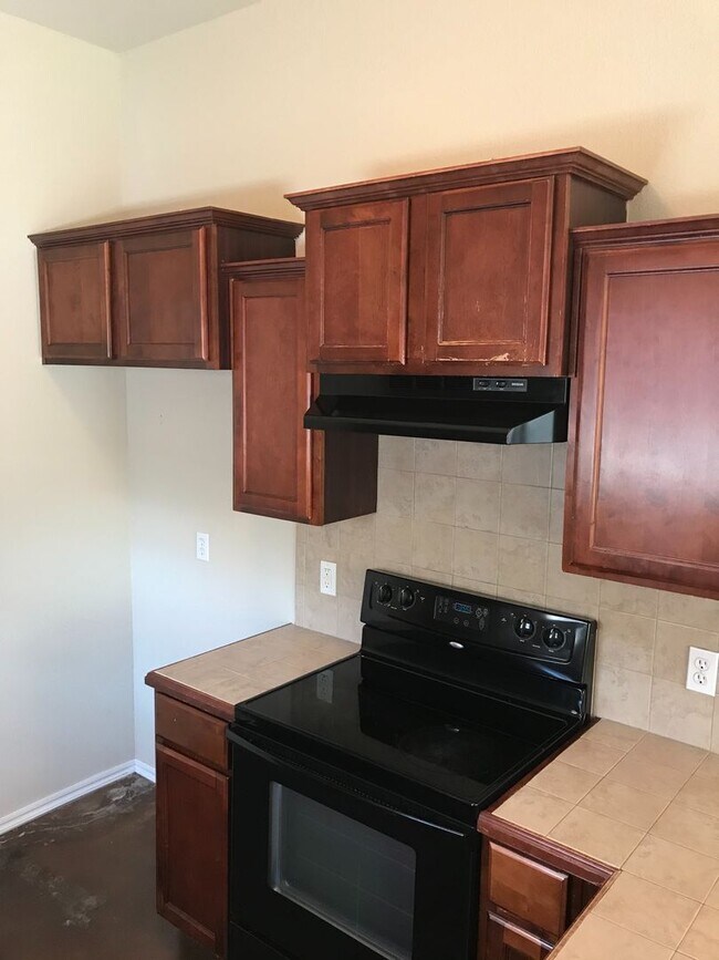 Building Photo - 1/2 off first months rent - Don't miss out!