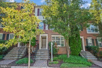 Building Photo - 23404 Rainbow Arch Dr