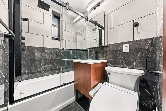 Building Photo - 453 W 48th St