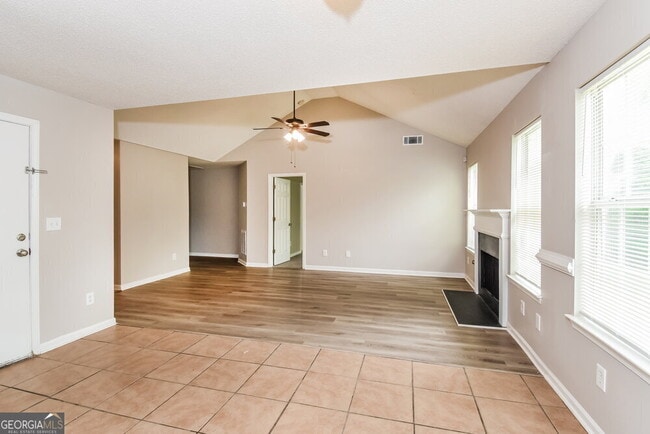 Foto del edificio - 2777 Ward Lake Ln