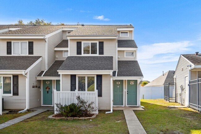 Foto del edificio - Now Allowing 1 small dog under 30Lbs - Spacious 2 bed/2 bath Deer Creek Villas-Surfside