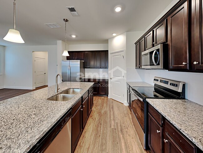 Foto del edificio - 565 Slew Dr