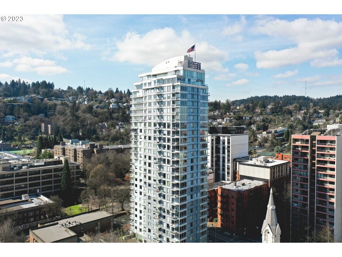 Primary Photo - Benson Tower Unit with Views