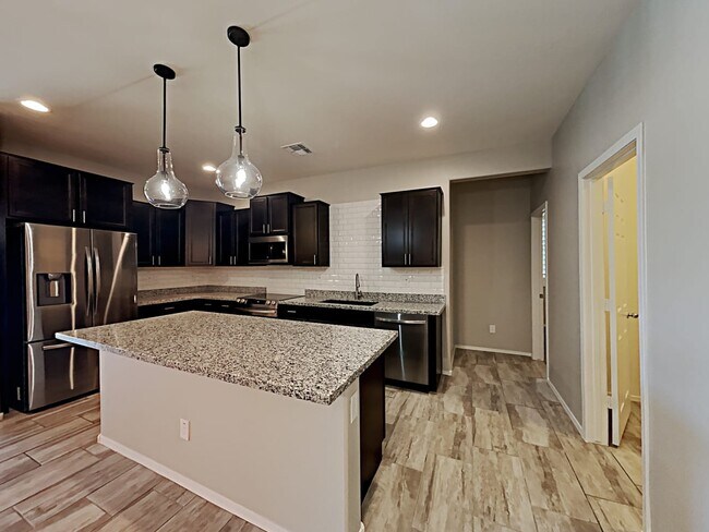 Building Photo - 18183 W Robin Ln