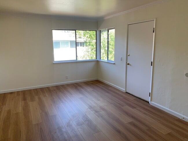 Foto del edificio - 131 Carlton Ave