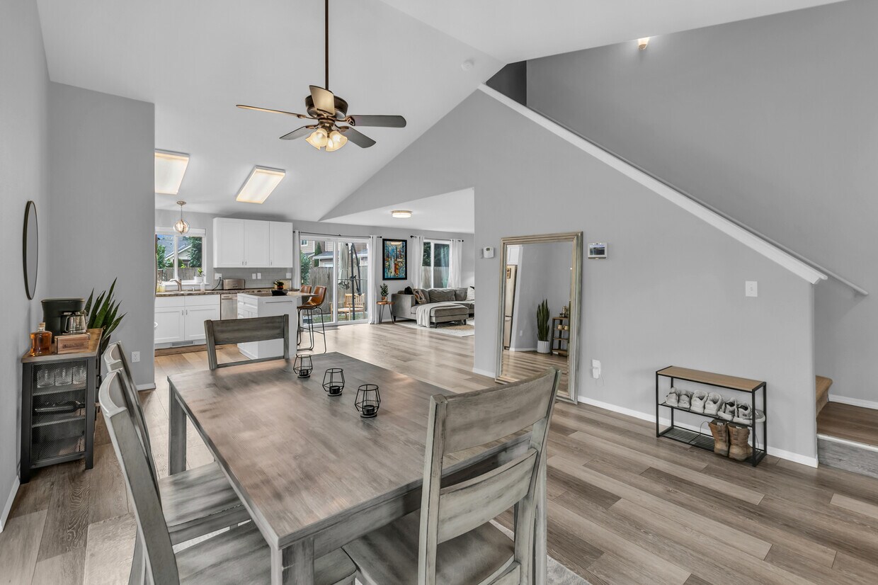 Foto principal - 1319 Golf Club Rd SE