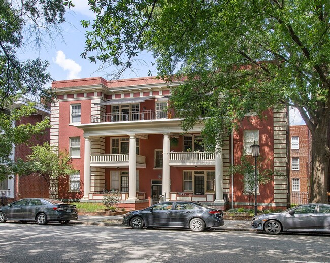 Building Photo - Stunning 3 Bed / 2.5 Bath in the MUSEUM DI...