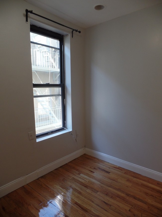 Foto del edificio - 70 W 109th St