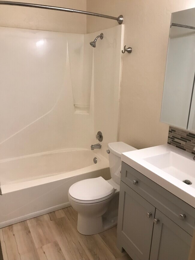 bathroom - 844 Morton Plz
