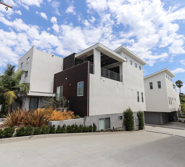 Building Photo - 523 Broadway S