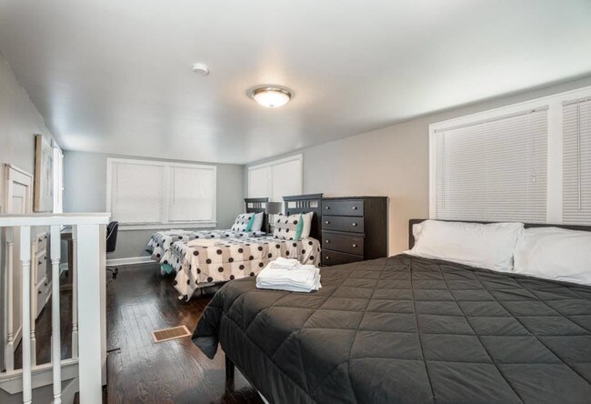 Foto del edificio - 318 E 75th St