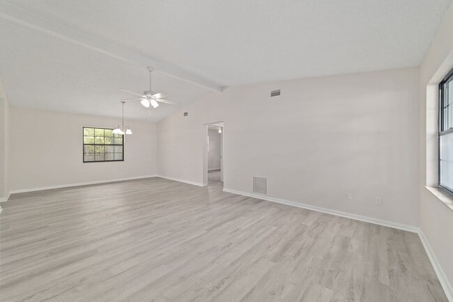 Building Photo - 2220 NE 41st St