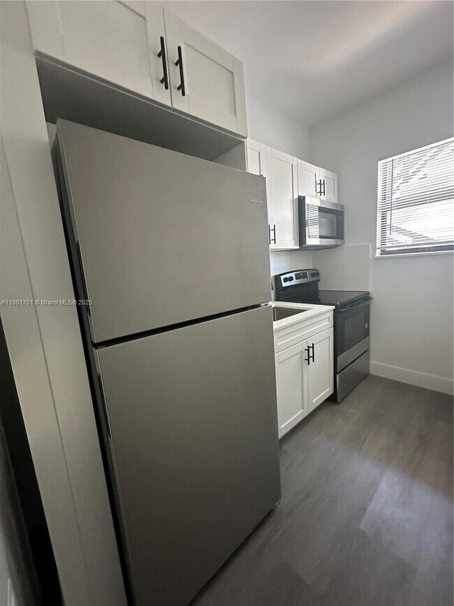 Foto del edificio - 638 SW 21st Ave