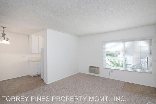 Building Photo - 4475 Hamilton St