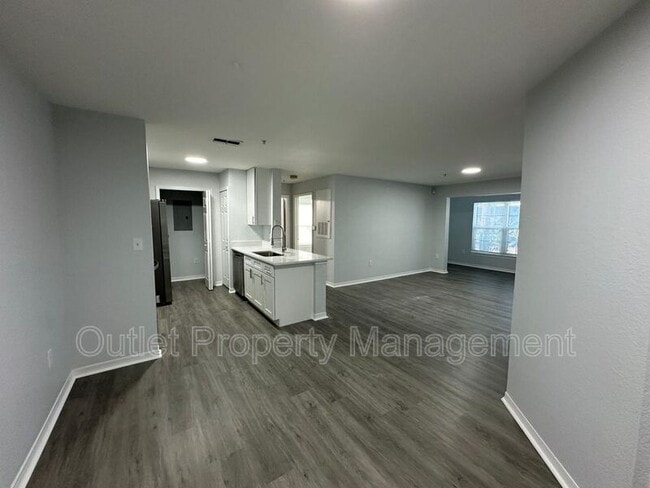 Photo - 5467 Vineland Rd Apartment