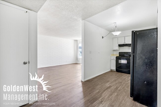 Foto del edificio - Updated 1Bdm 1Ba Apartment in the Gated De...