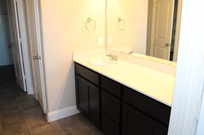 Foto del edificio - 1995 Ocelot St